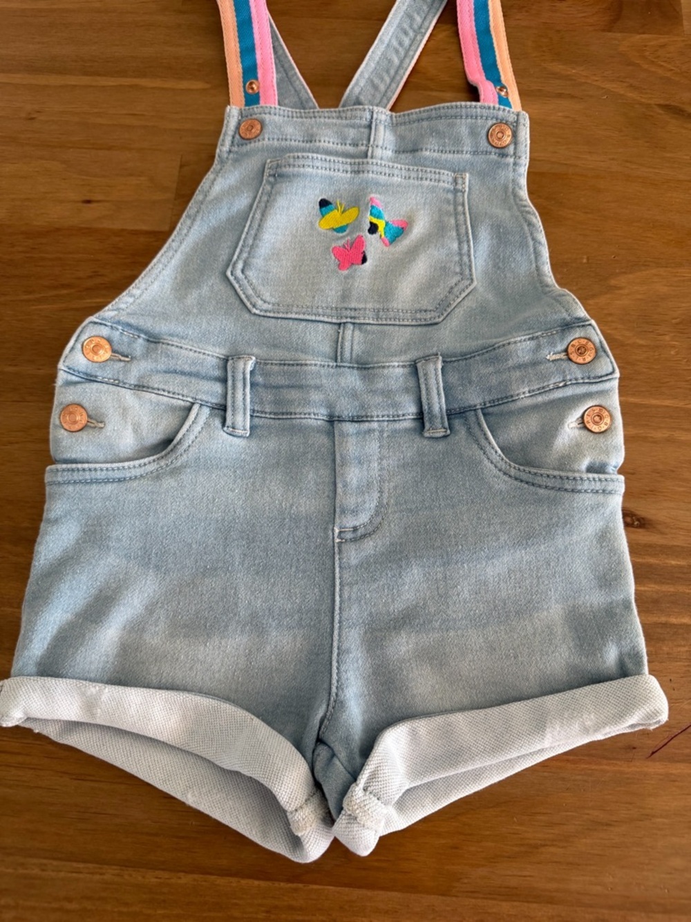 BCBGirls Light Wash Denim Short Overalls with Pink and Blue Straps Size 4T - Picture 4 of 7